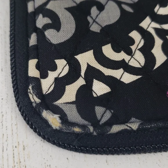 Loved Vera Bradley Canterbury Magenta fold zipup wristlet - Picture 8 of 12